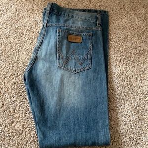 Wrangler Retro Slim straight jean. 33x34.